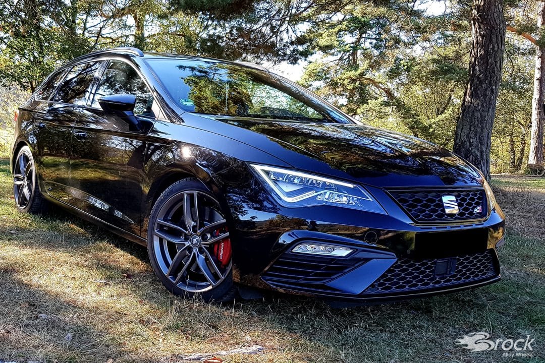 Seat Leon Cupra ST 300 mit der Alufelge RC29 in Dark Sparkle 8.0x19