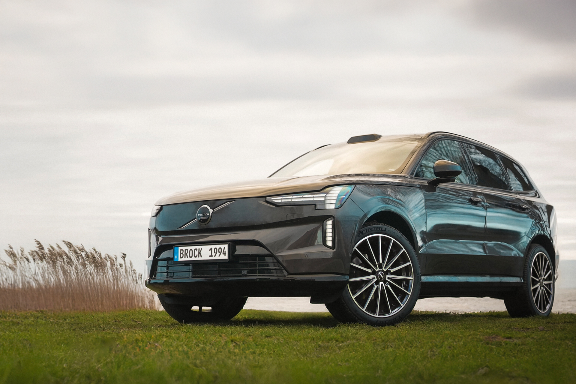 Volvo EX90 mit Brock B43 21 Zoll ECE Felge in Schwarz Glanz Voll Poliert
